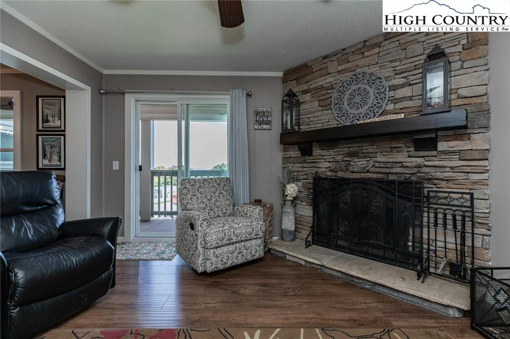 Image number 5 for the current listing
