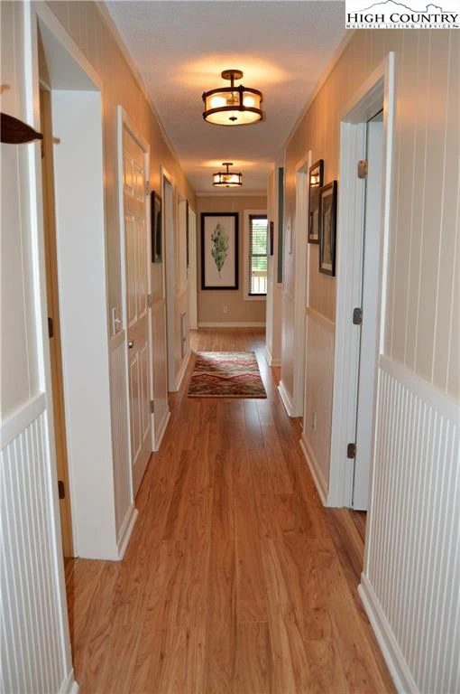 Image number 5 for the current listing