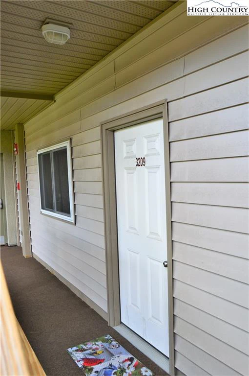 Image number 4 for the current listing