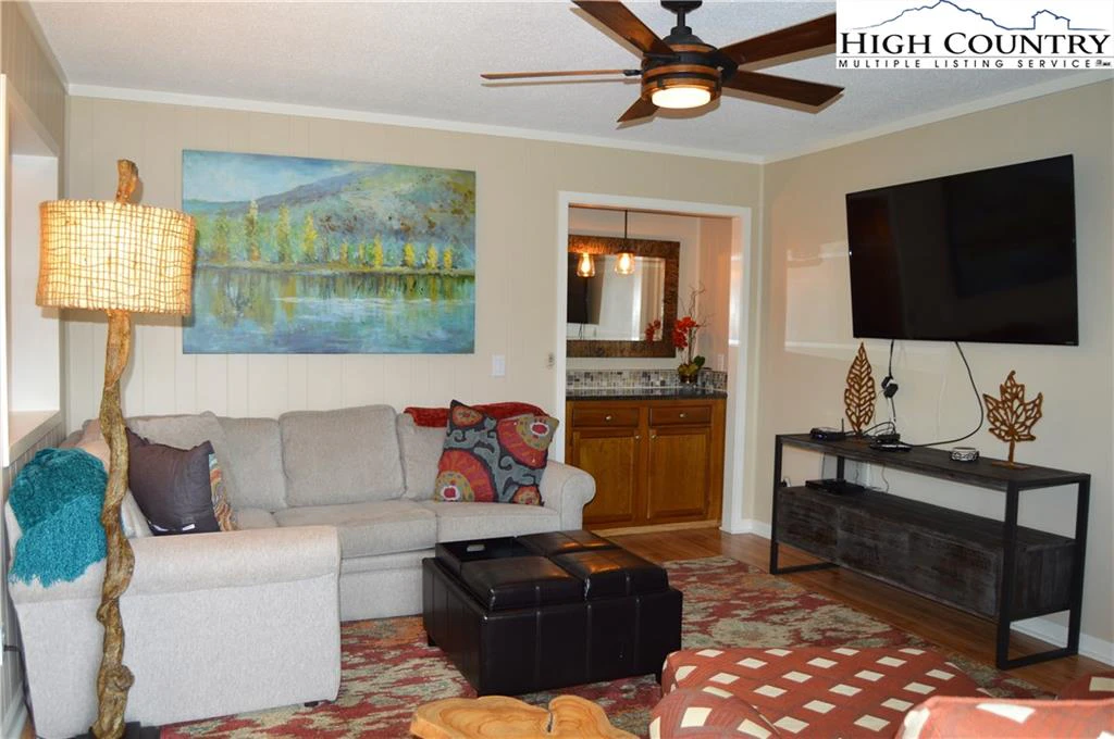 Image number 15 for the current listing