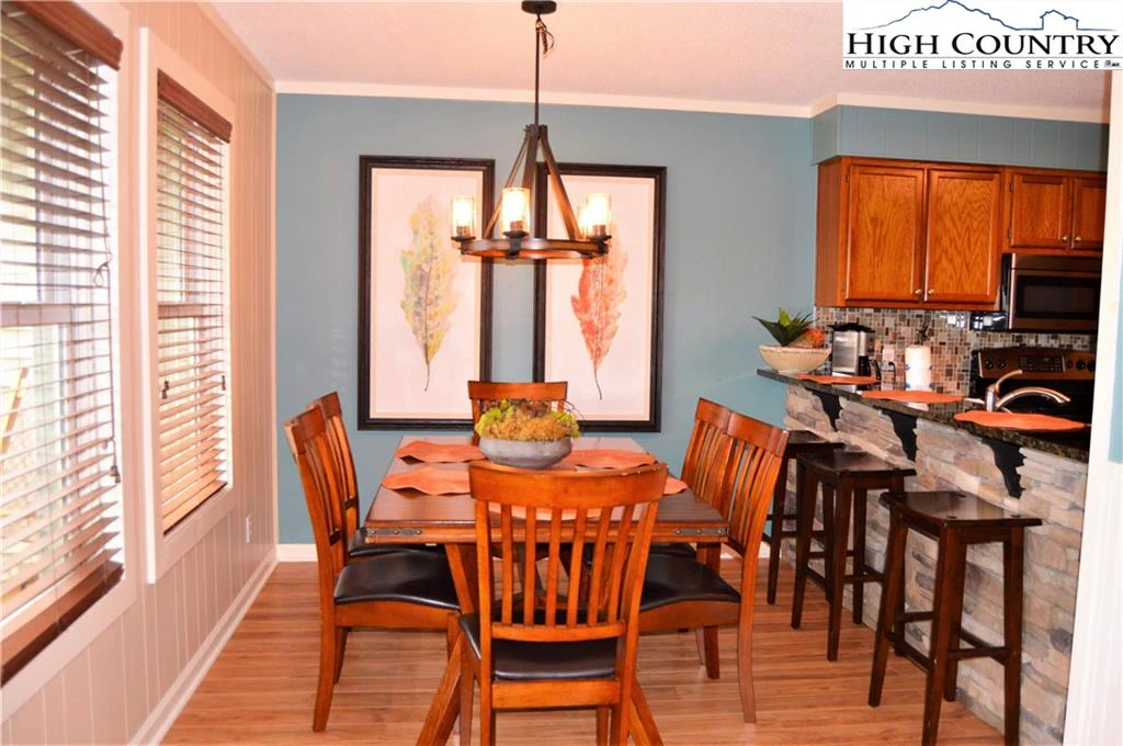 Image number 14 for the current listing
