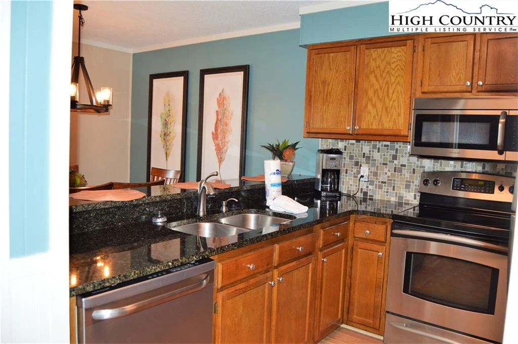 Image number 11 for the current listing