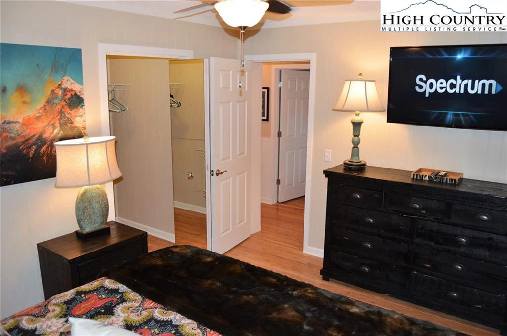 Image number 10 for the current listing