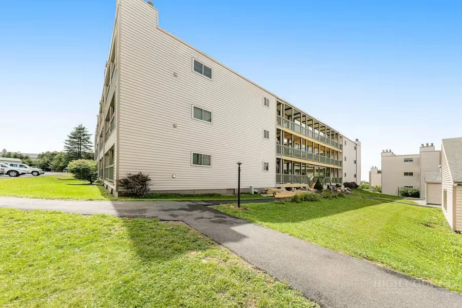 Image number 3 for the current listing