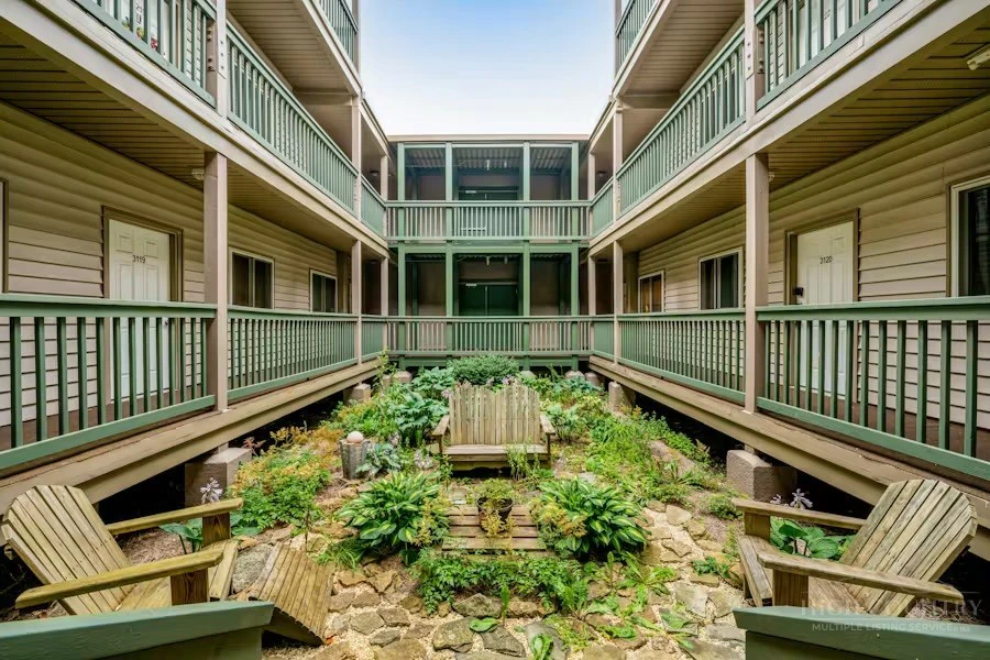 Image number 5 for the current listing