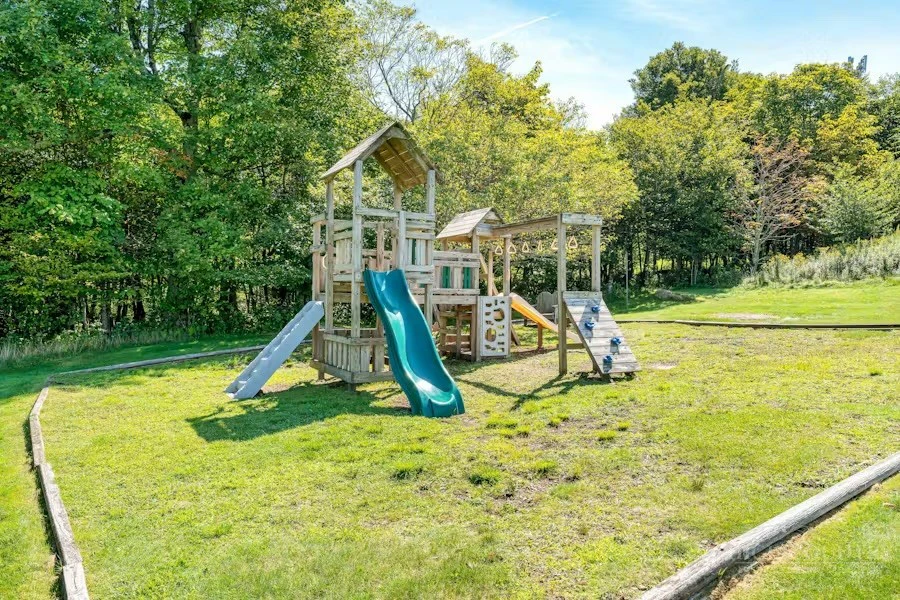 Image number 11 for the current listing