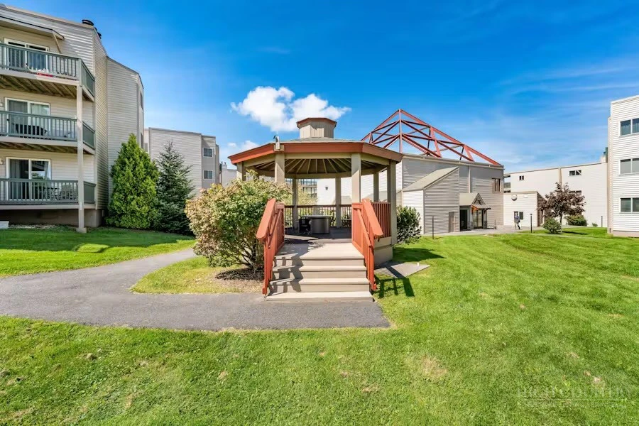 Image number 13 for the current listing