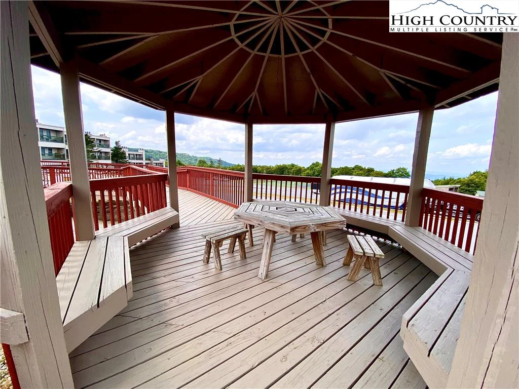 Image number 4 for the current listing