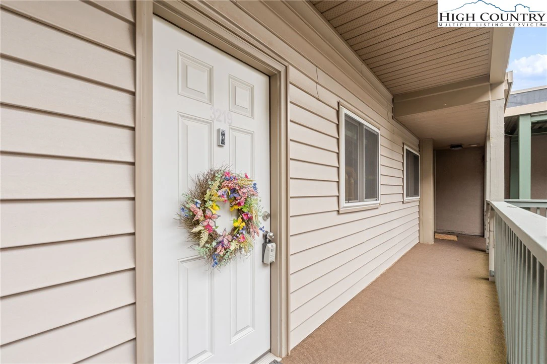 Image number 1 for the current listing