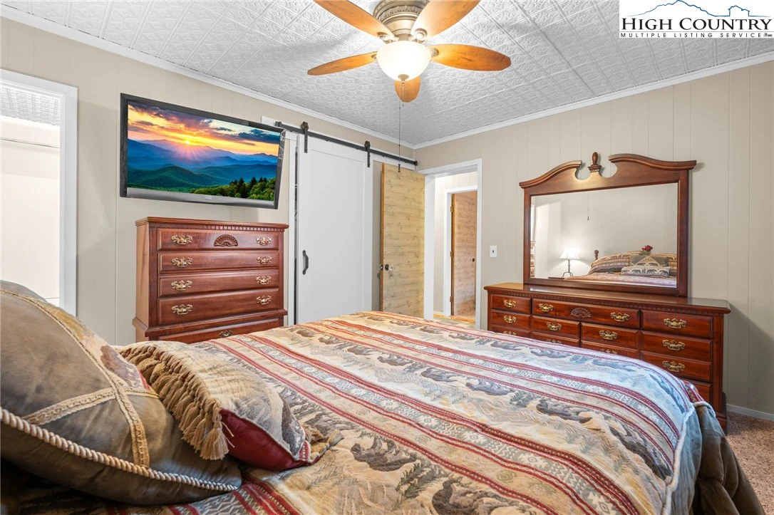 Image number 18 for the current listing