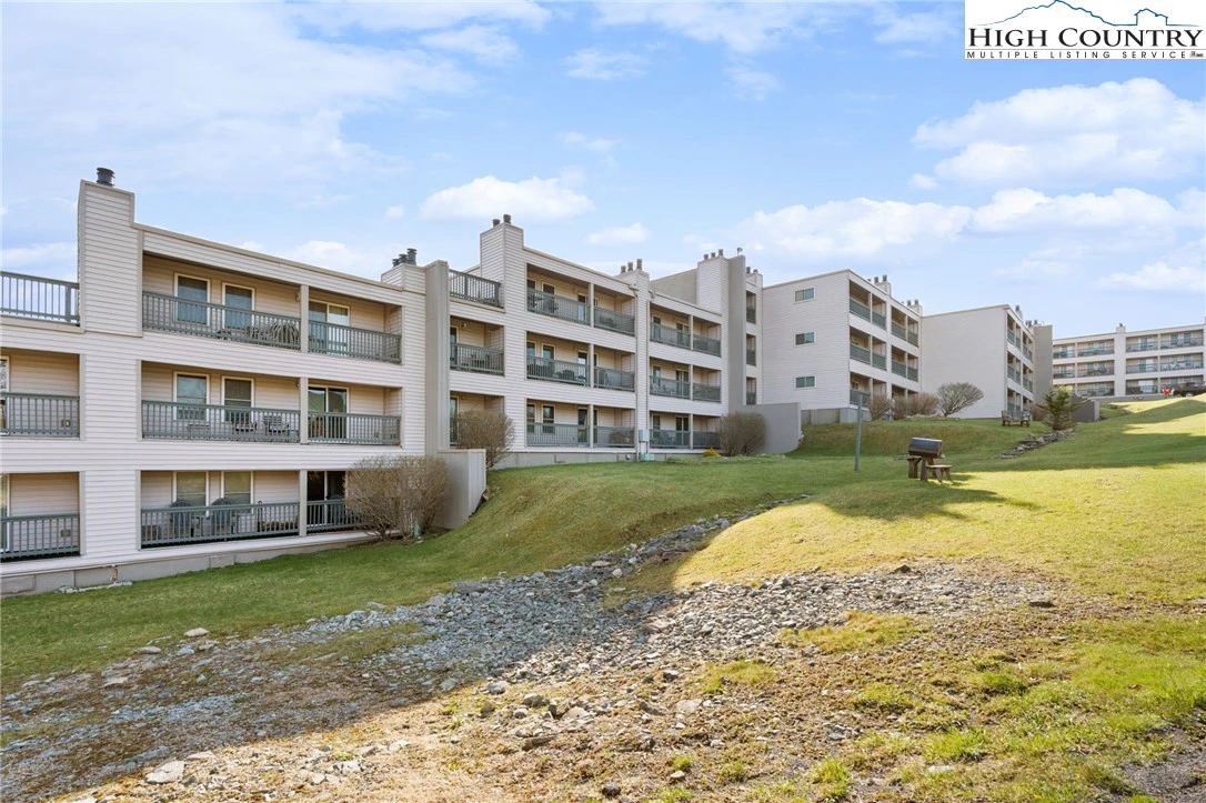 Image number 3 for the current listing