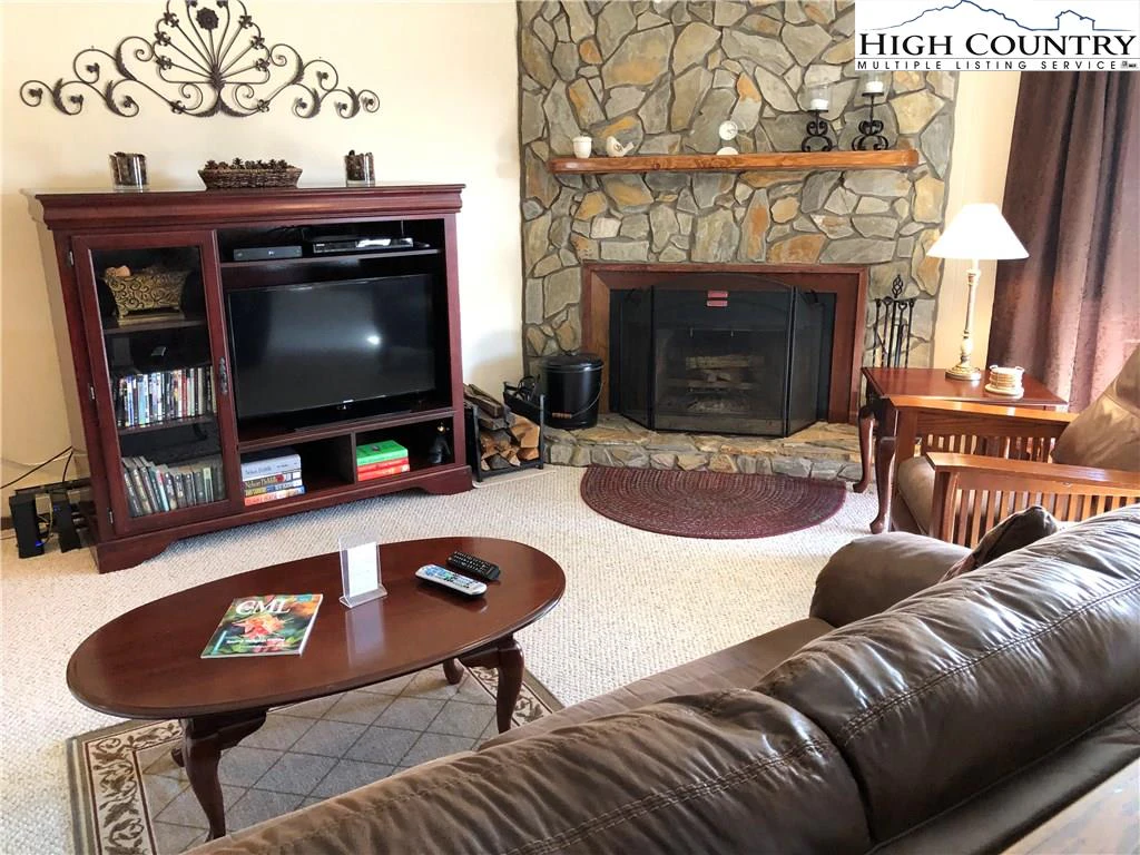 Image number 1 for the current listing