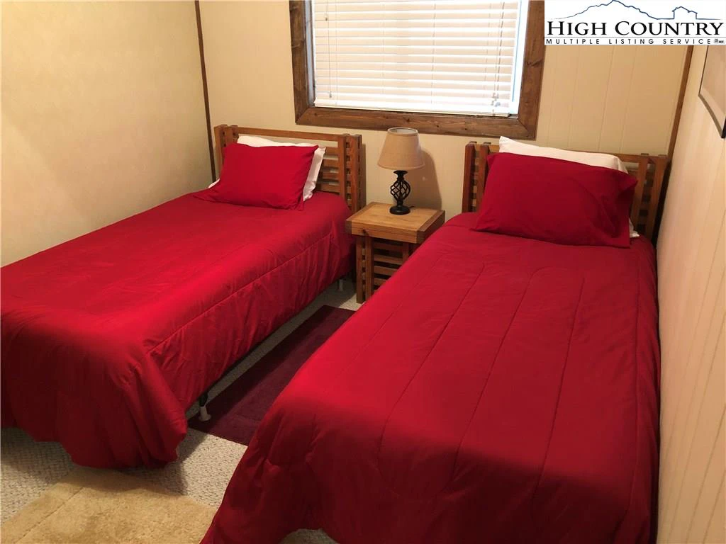Image number 9 for the current listing