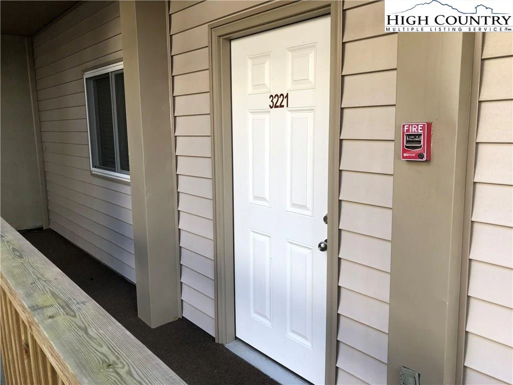 Image number 3 for the current listing