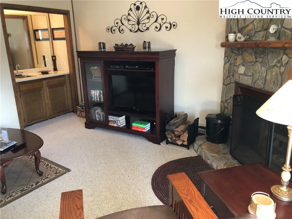 Image number 18 for the current listing
