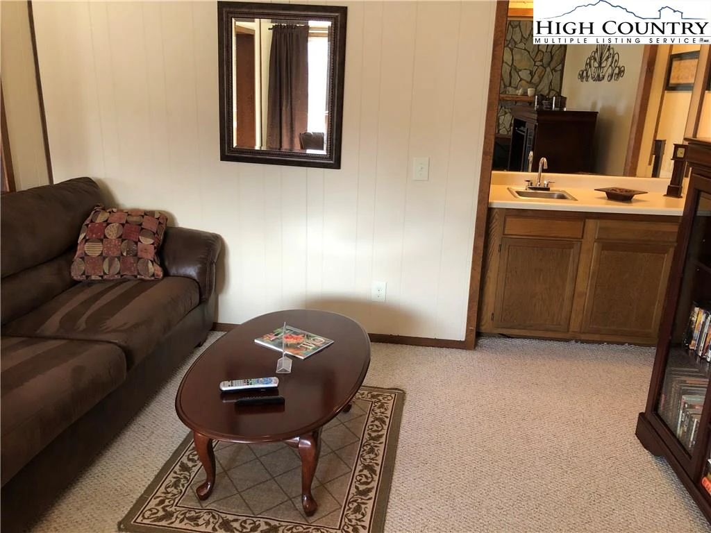 Image number 17 for the current listing