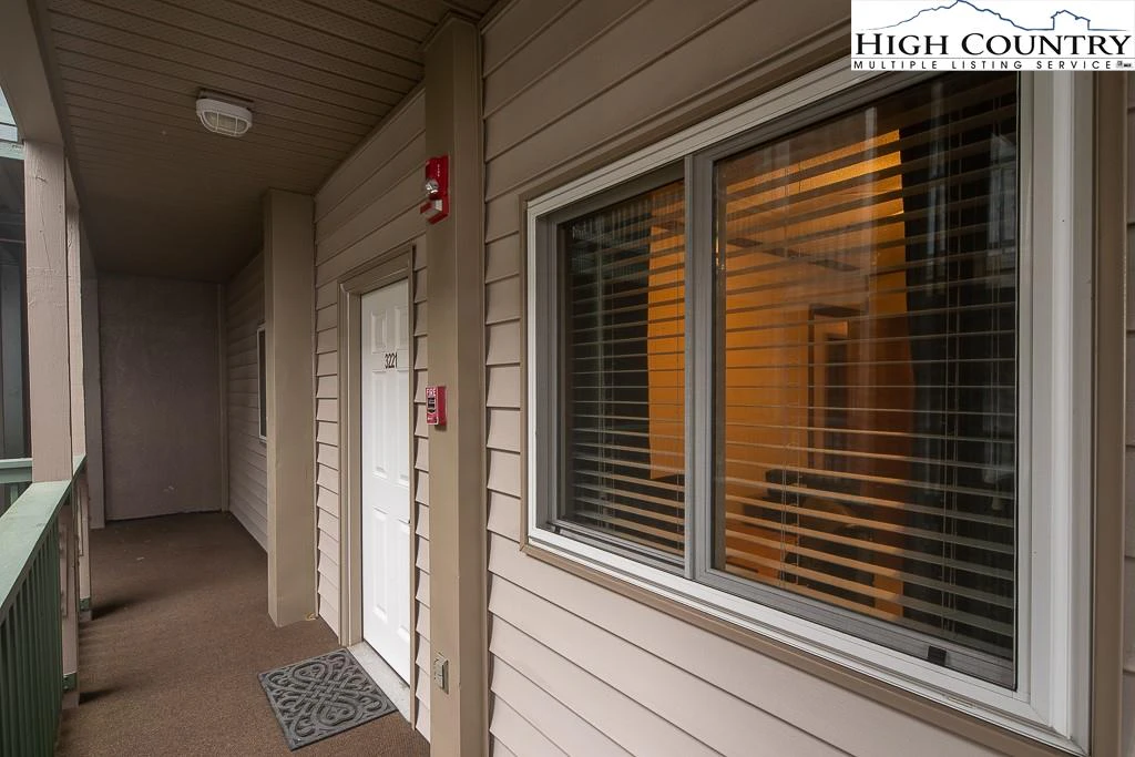 Image number 1 for the current listing
