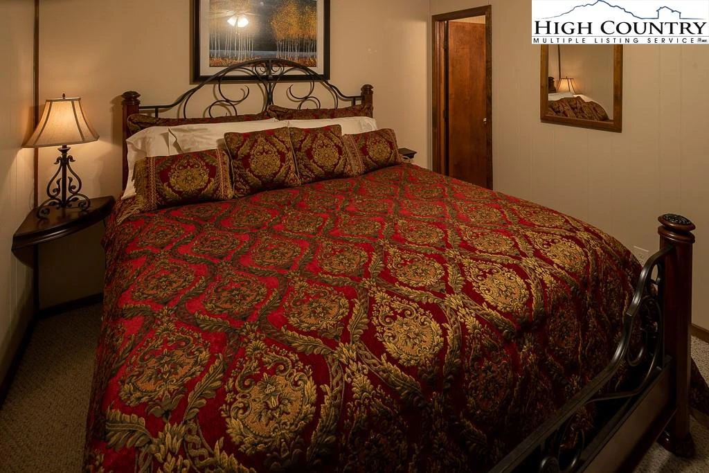 Image number 21 for the current listing