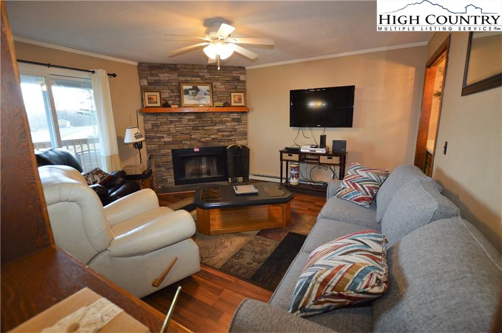 Image number 1 for the current listing