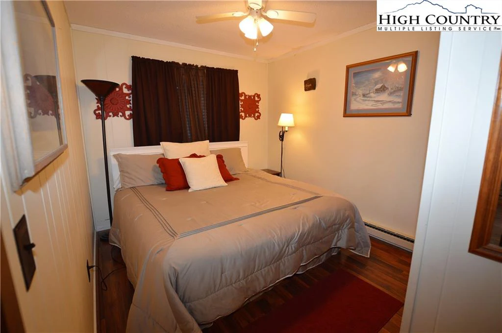 Image number 2 for the current listing
