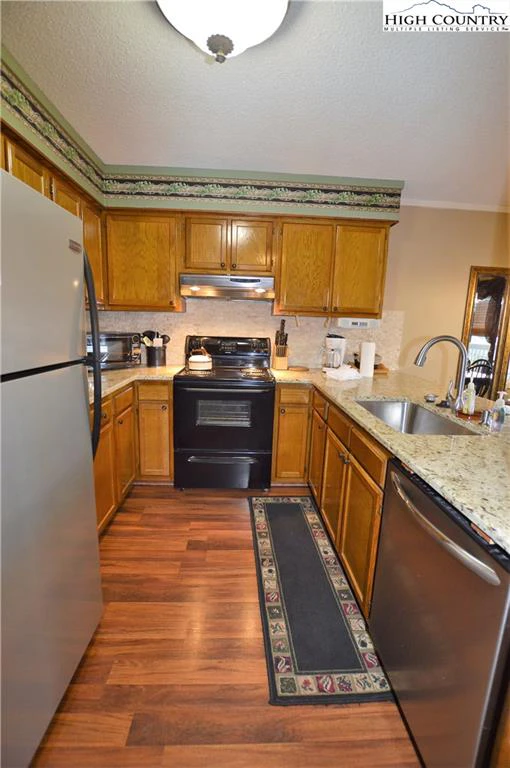 Image number 18 for the current listing