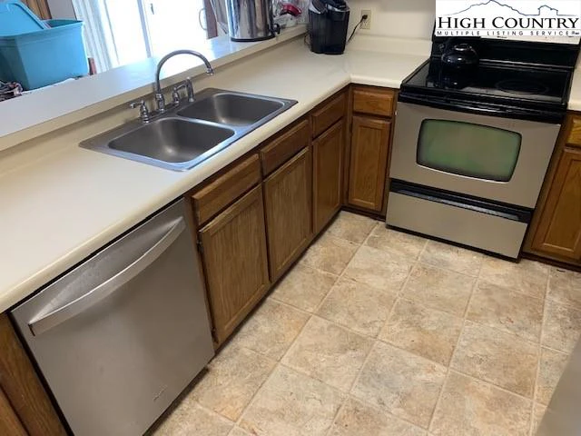 Image number 2 for the current listing