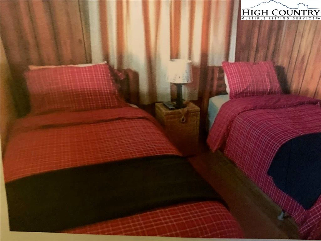 Image number 4 for the current listing
