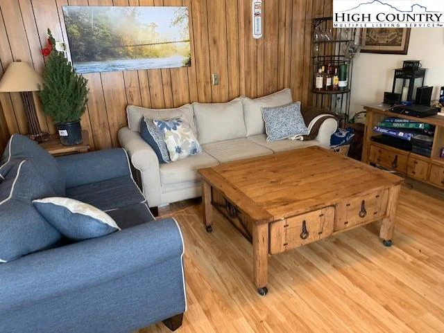 Image number 16 for the current listing