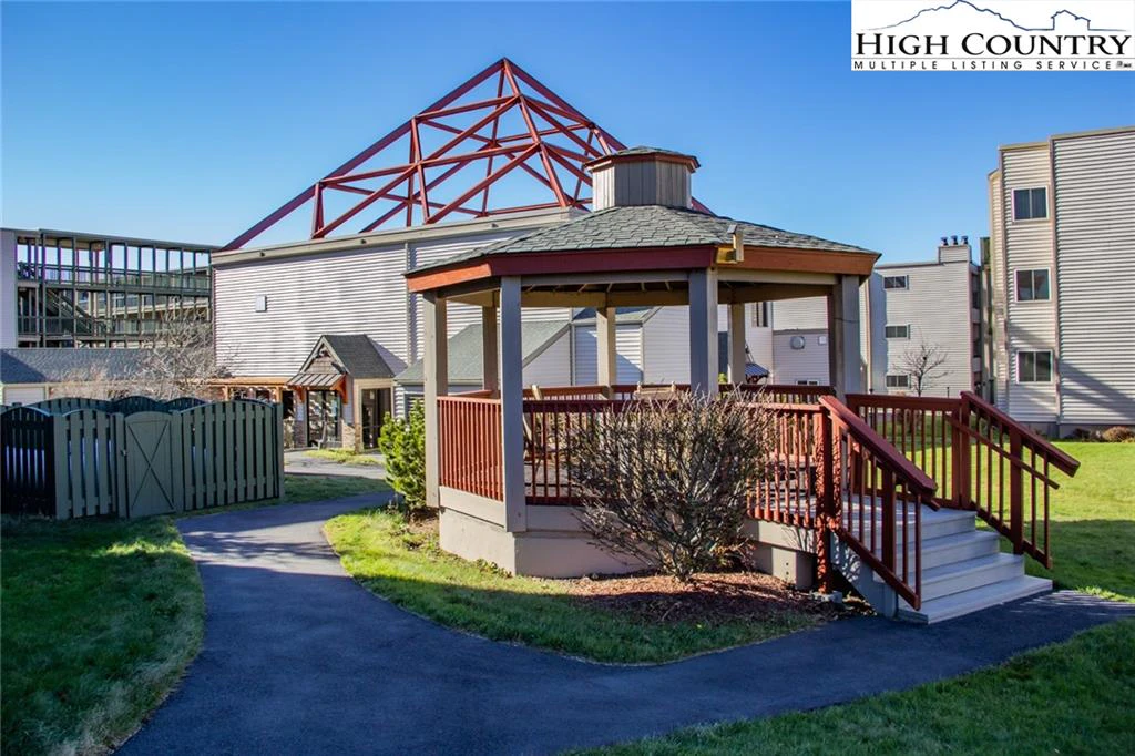 Image number 16 for the current listing