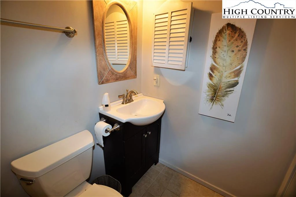 Image number 8 for the current listing