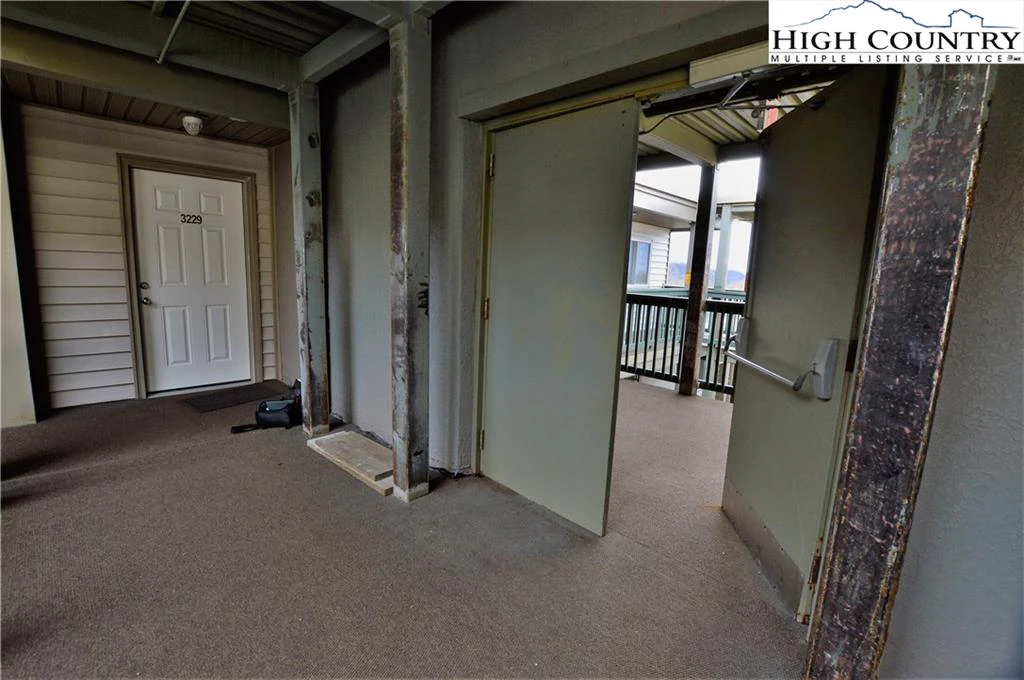 Image number 3 for the current listing