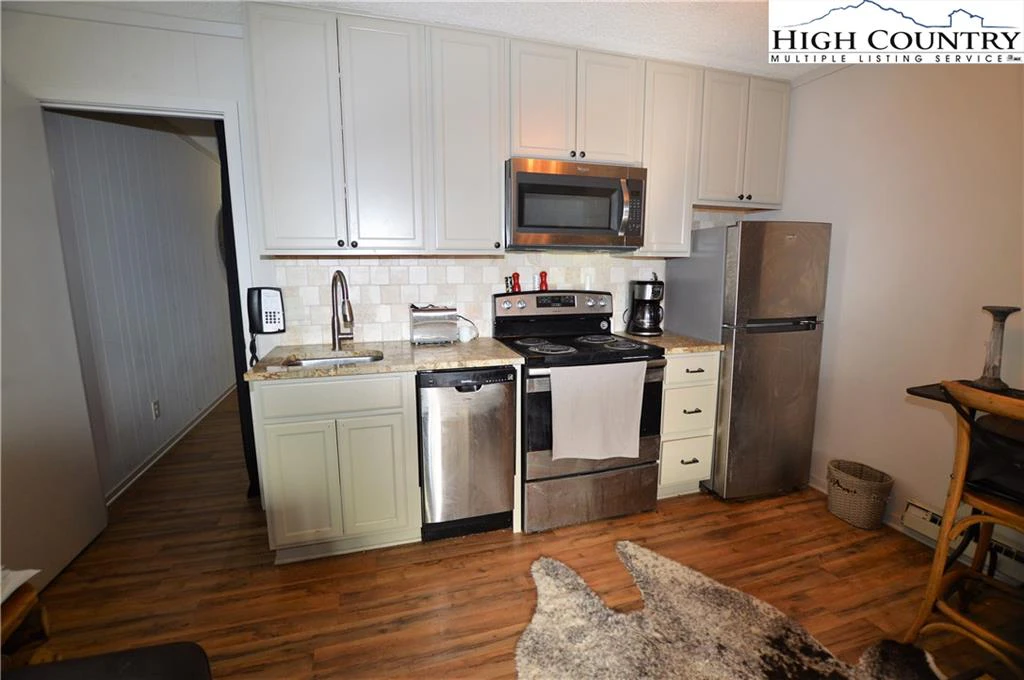 Image number 12 for the current listing