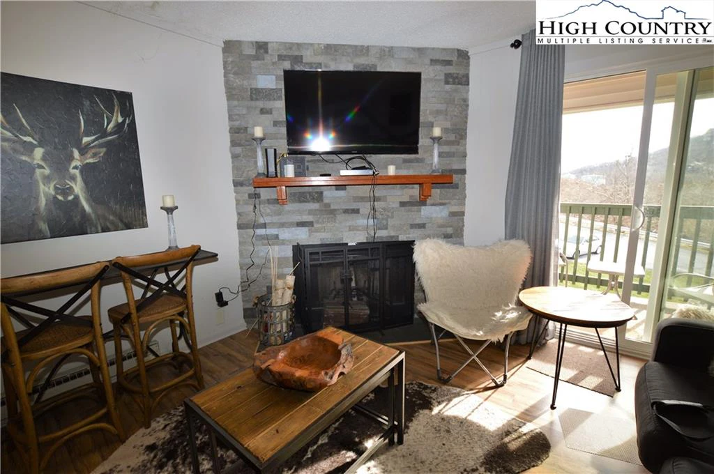Image number 2 for the current listing