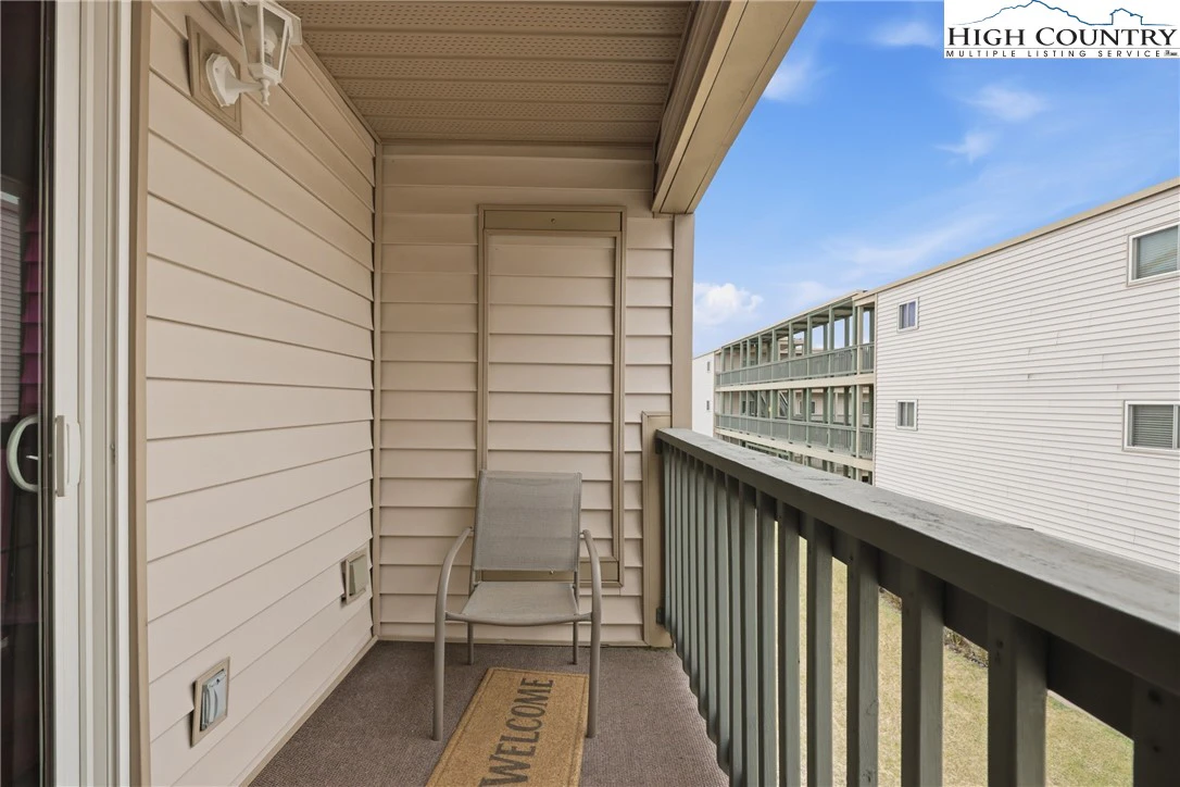 Image number 21 for the current listing