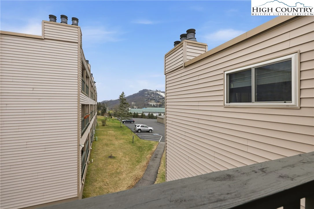Image number 3 for the current listing