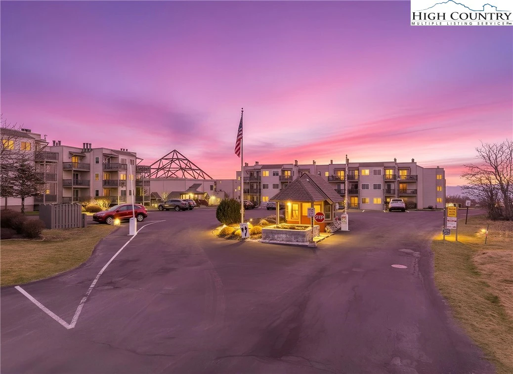 Image number 9 for the current listing
