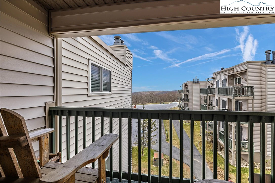Image number 14 for the current listing