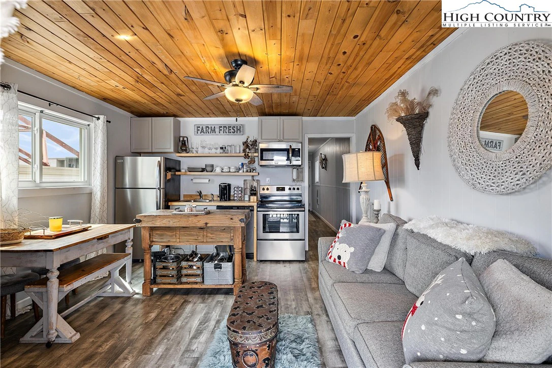 Image number 3 for the current listing