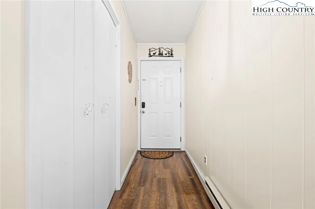 Image number 11 for the current listing
