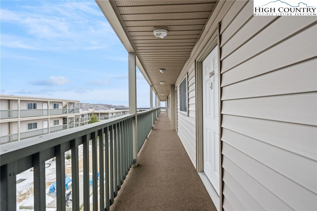 Image number 3 for the current listing