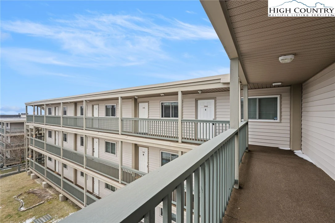 Image number 4 for the current listing