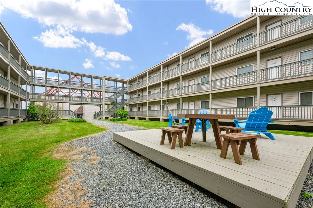 Image number 11 for the current listing