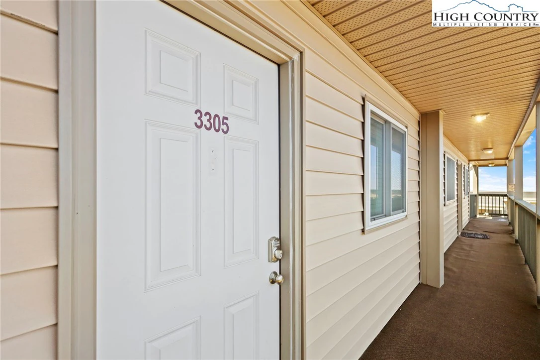 Image number 13 for the current listing