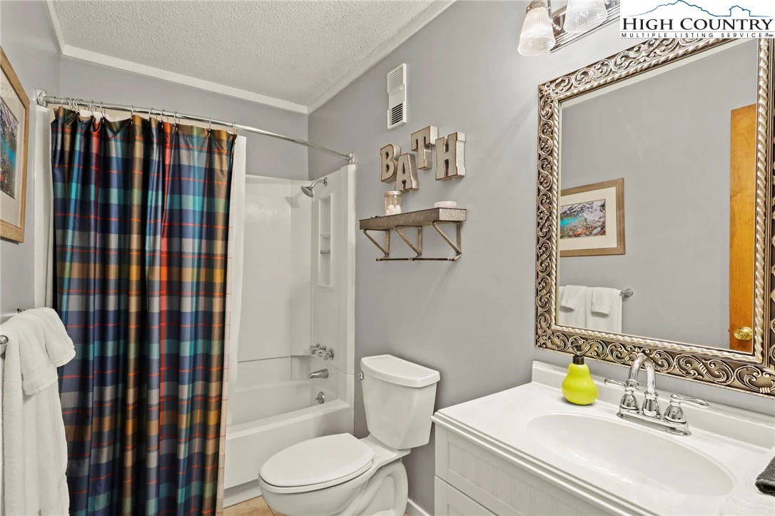 Image number 21 for the current listing