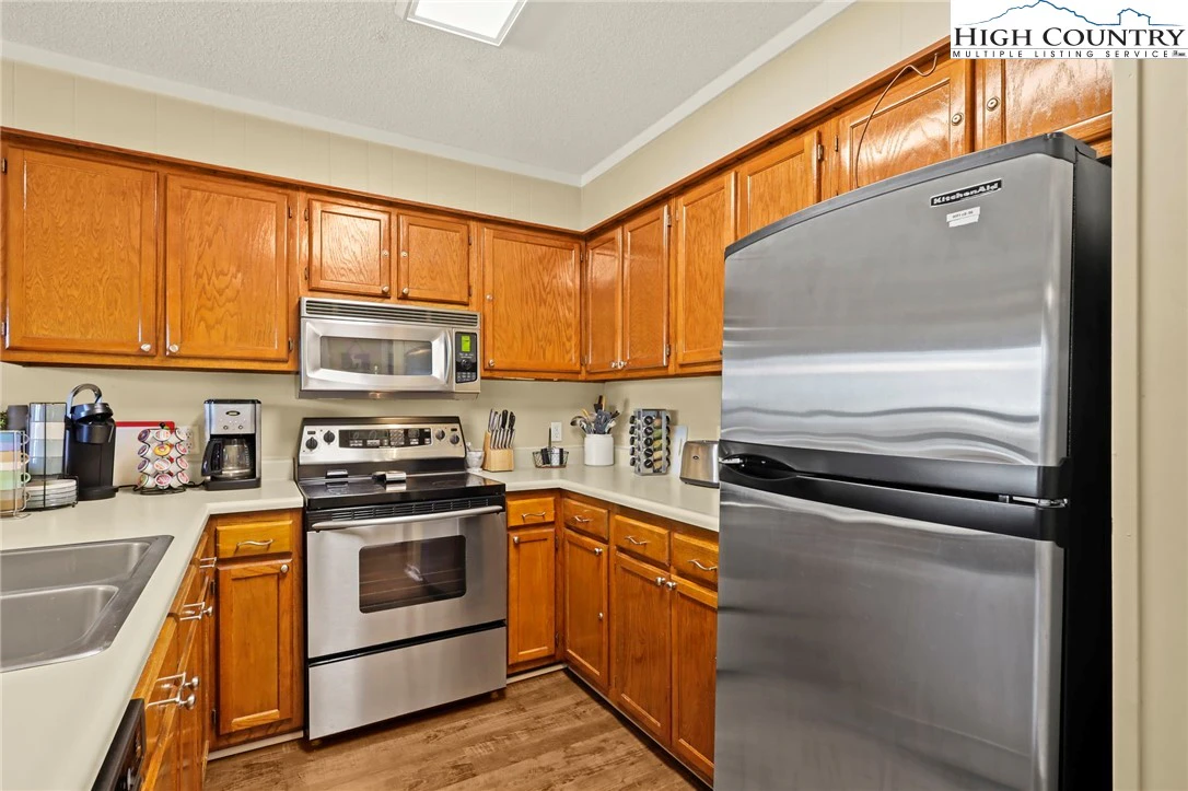 Image number 19 for the current listing