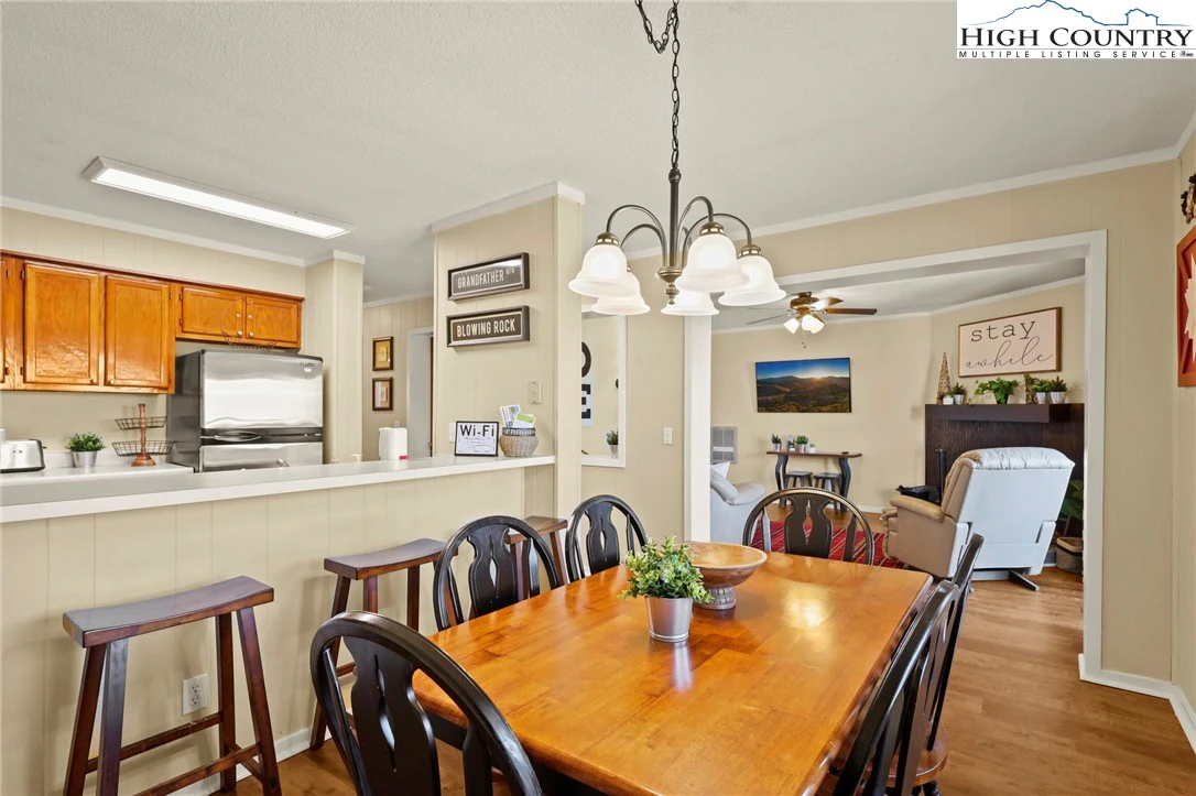 Image number 2 for the current listing
