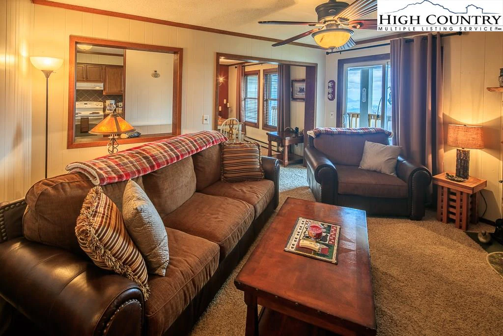 Image number 3 for the current listing