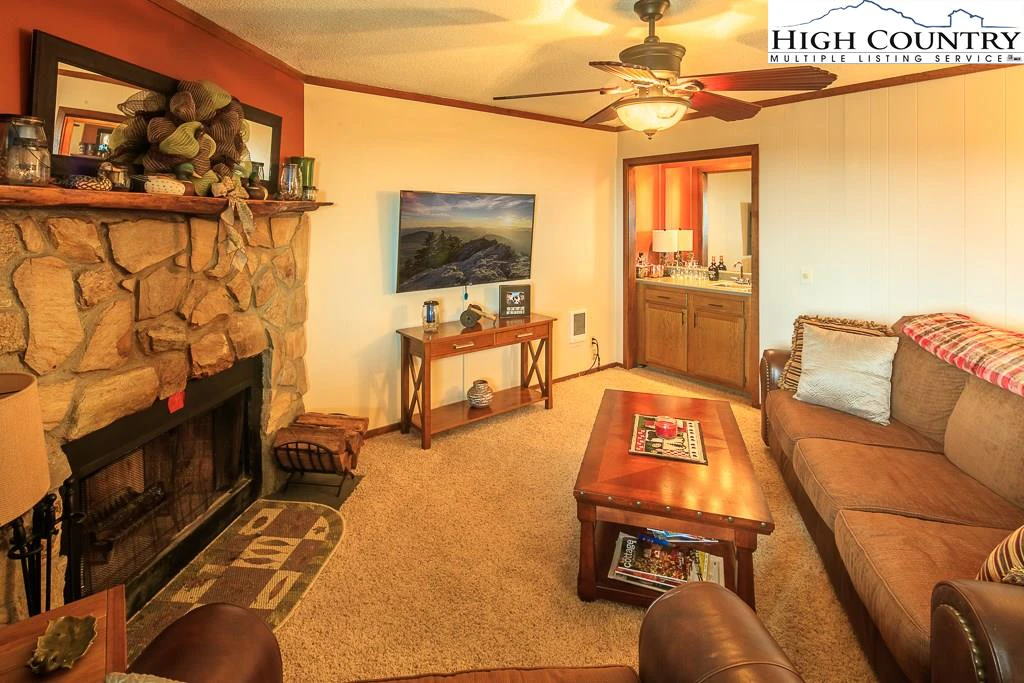 Image number 4 for the current listing