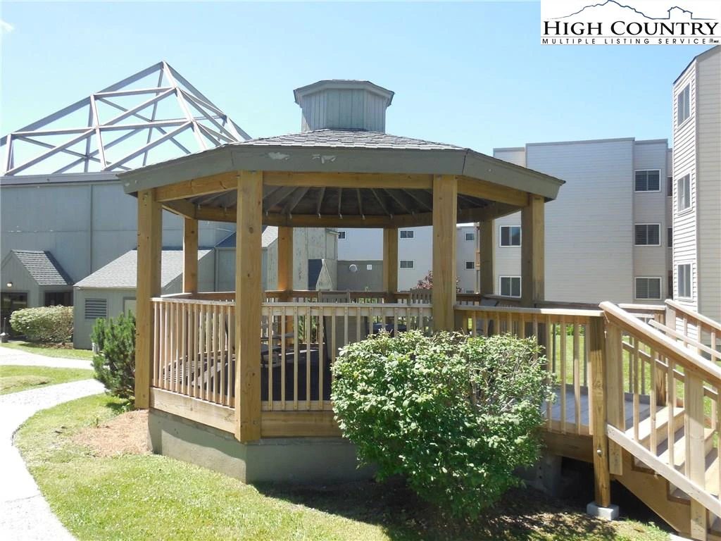 Image number 9 for the current listing