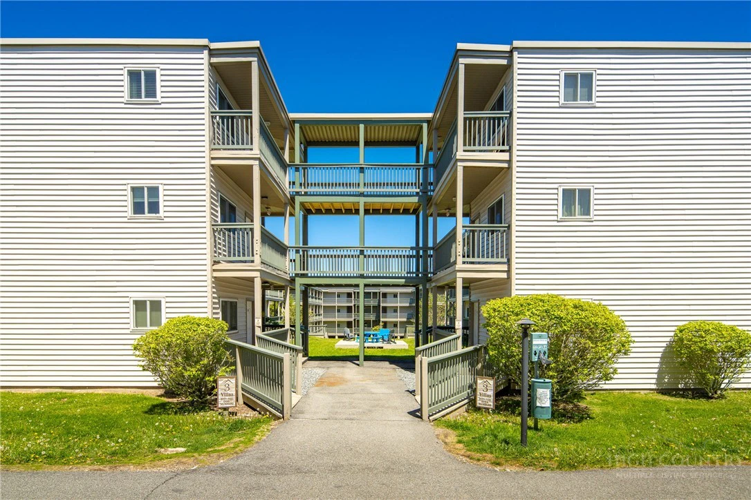 Image number 4 for the current listing
